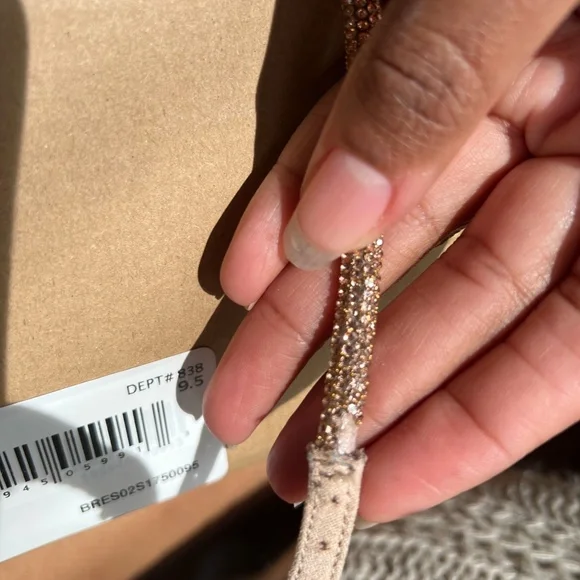 GOLD SHOES - Picture 6 of 6